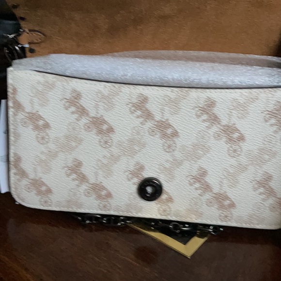 Brand new coach crossbody nice Christmas gift. Leather material nicely made. - Picture 12 of 13